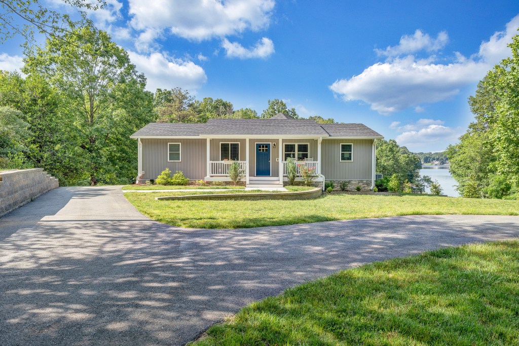 Image of completed home in Smith Mountain Lake by ZZ&ZZ Construction